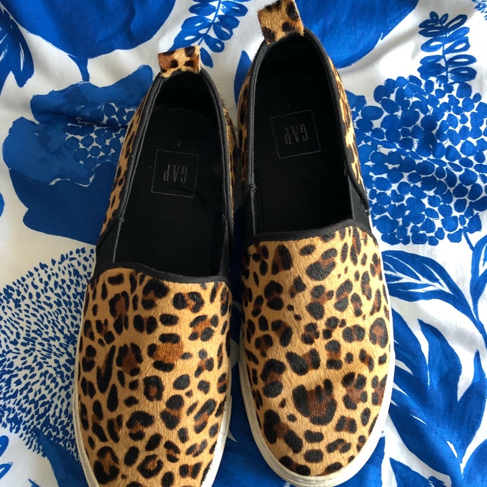 Gap leopard print slides